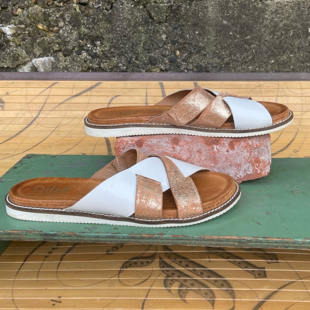 Diba Flip Flop Sandals Rose Gold Metallic & White Leather Comfortable Summer 9